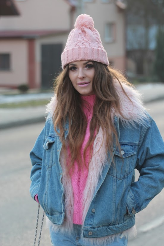 różowa czapka na zimę